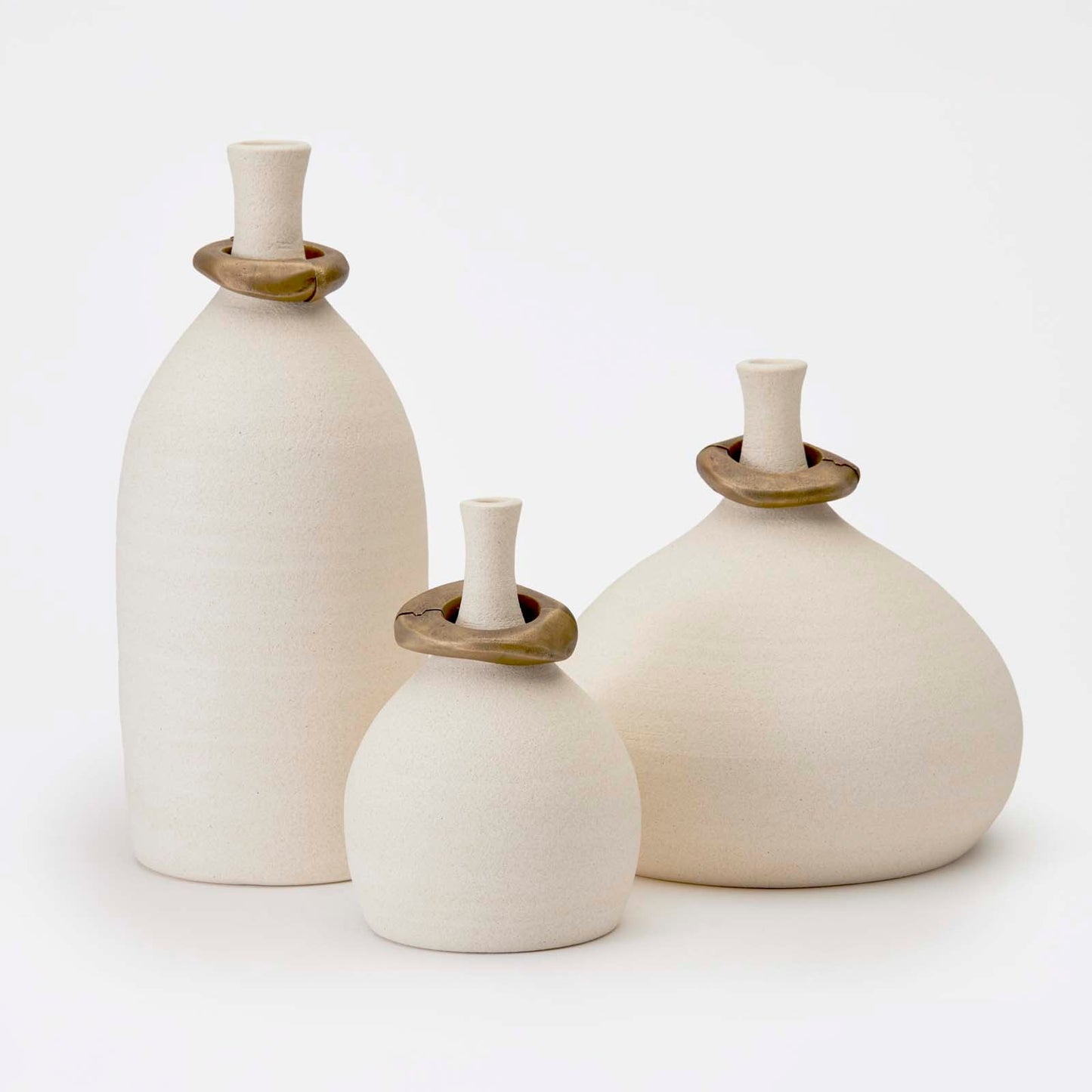 Mona Vessels with Metal Rings Raw Blanc