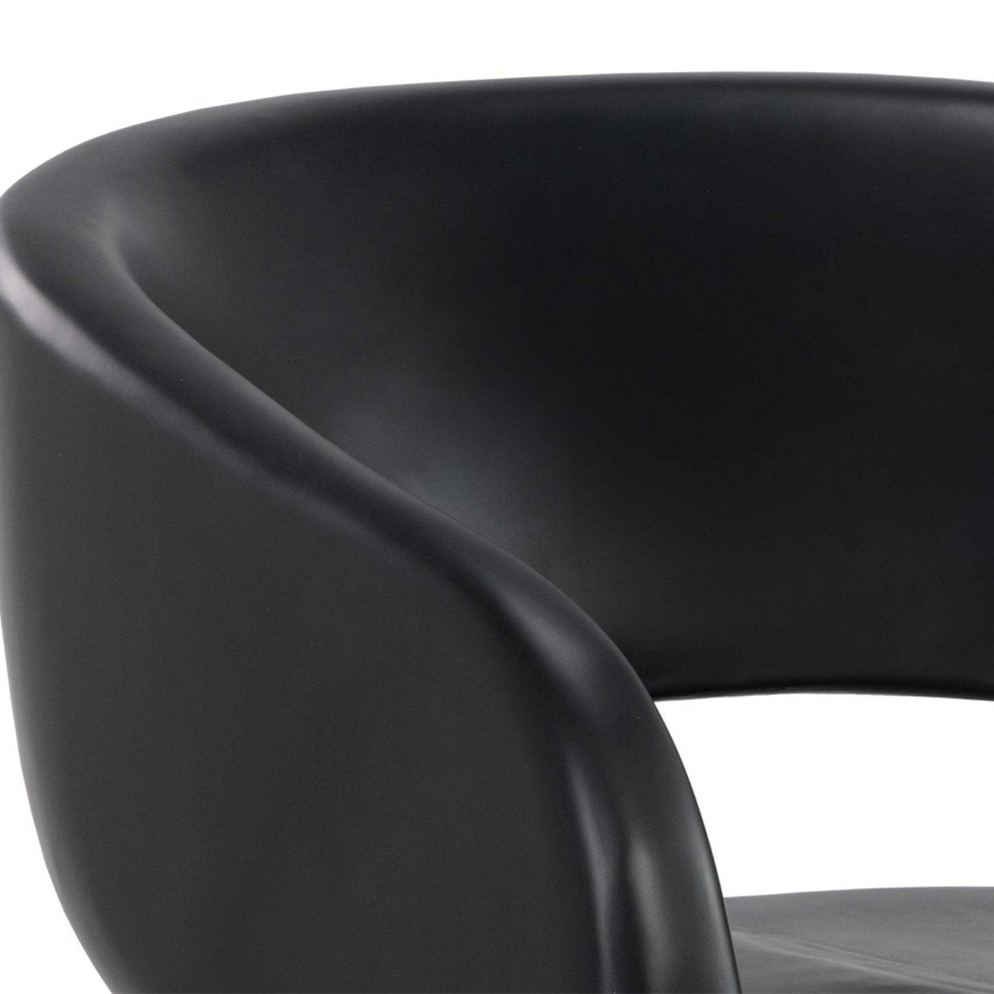 Cura Lounge Chair
