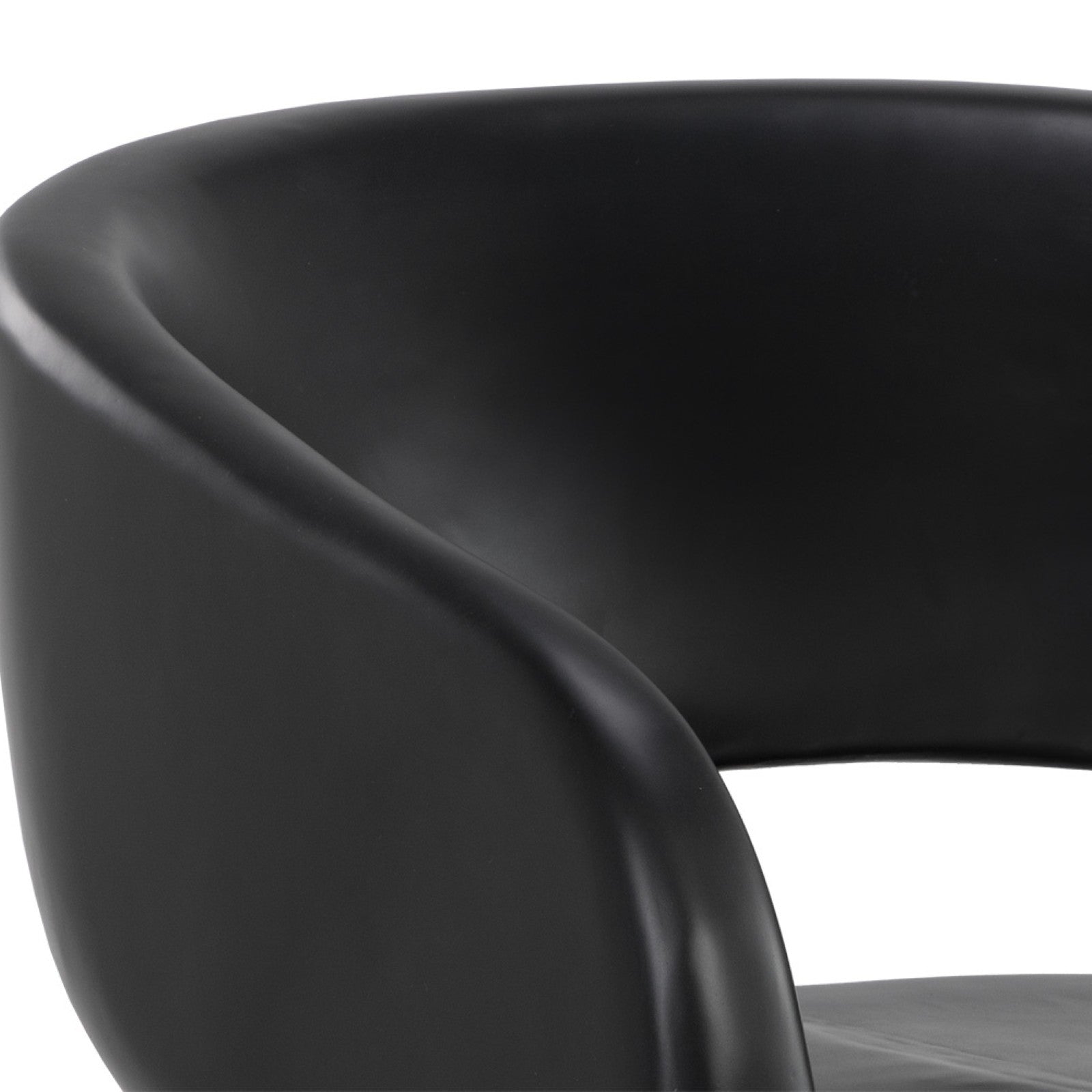 Cura Lounge Chair