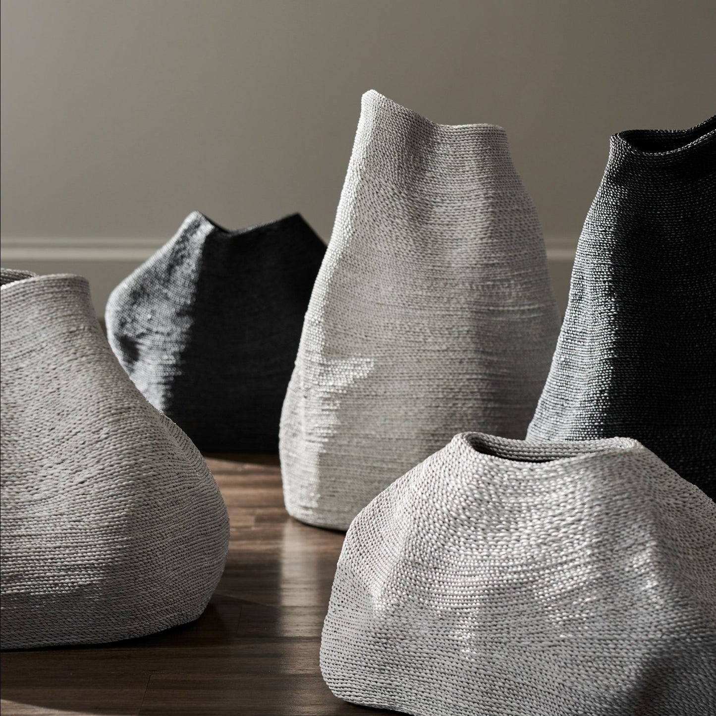 Jaden Urn Medium White